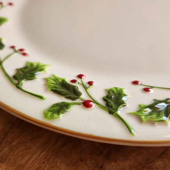 St. Nicholas Square Holly Jolly Holly Berry Dinner/Serving Plate - Picture 8 of 9